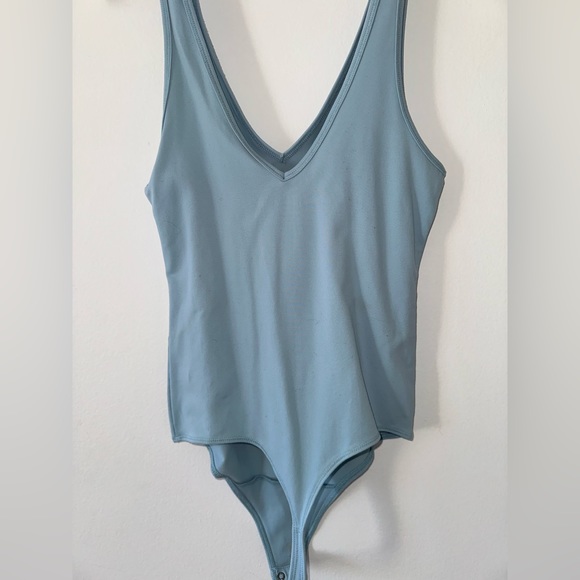 Abercrombie and Fitch Soft Womens Blue V Neck Tank Bodysuit Sz Small - Picture 3 of 4